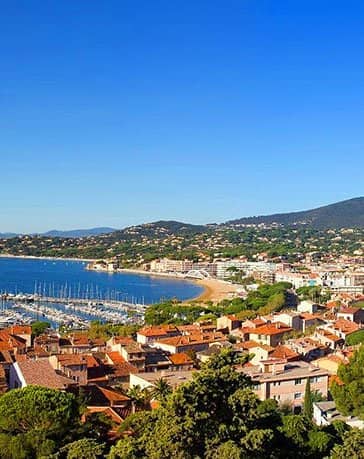 Schloss und Hotel Les Tourelles an der Côte d’Azur Panoramablick von der Dachterrasse der Suite Gaumont