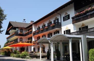 Hotel Farbinger Hof in Bernau am Chiemsee Außenansicht Eingangsbereich