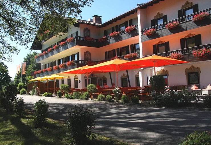 Hotel Farbinger Hof in Bernau am Chiemsee Außenansicht Eingangsbereich