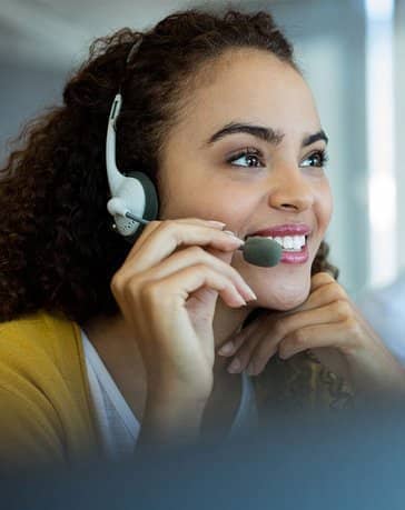 GEW Ferien Kontakt Frau mit Headset