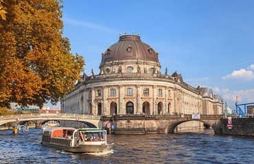 Seehotel Grunewald Berlin Museumsinsel mit Ausflugsboot