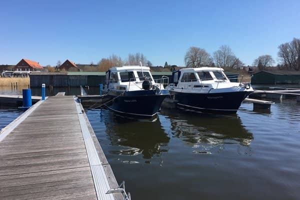Boote im Ferienzentrum Yachthafen Rechlin
