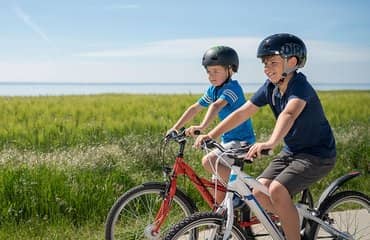 Ferienzentrum Trassenmoor Trassenheide Insel Usedom Kinder machen eine Fahrradtour