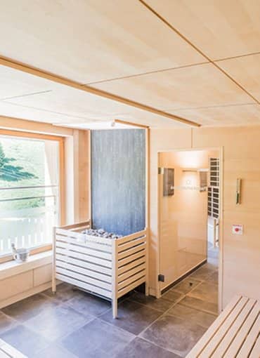 Vorarlberg Jufa-Hotel Laterns klangholzhus Sauna im Wellnessbereich