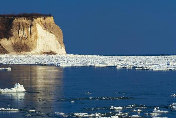 Eis vor der Kreideküste von Rügen
