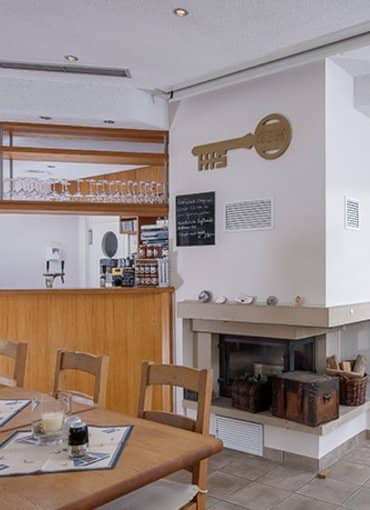 Eingang Bar Restaurant Bistro Ekke Nekkepen im Ferienzentrum Wenningstedt auf Sylt