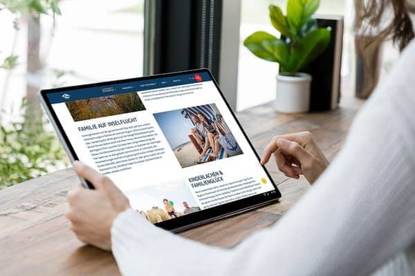 gew-ferien-newsletter Tablet mit Webseite gew-ferien-newsletter