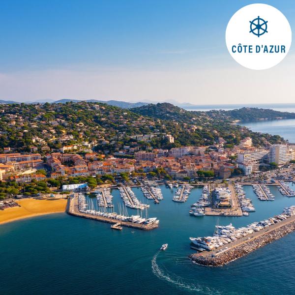 Die Cote d'Azur von oben mit Blick auf den wunderschönen Hafen