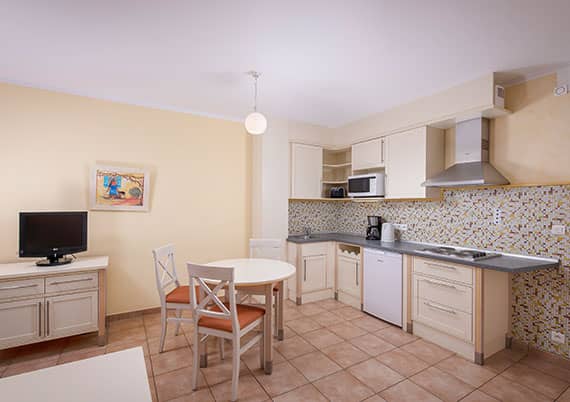 Ferienzentrum Les Tourelles Saint Maxime Frankreich Ferienwohnung Grimaud Küche Essbereich Ferienzentrum Les Tourelles Saint Maxime Frankreich Ferienwohnung Grimaud Küche Essbereich