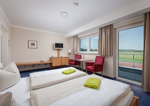 Hotel Farbiger Hof in Bernau am Chiemsee Doppelzimmer mit Balkon Hotel Farbiger Hof in Bernau am Chiemsee Doppelzimmer mit Balkon